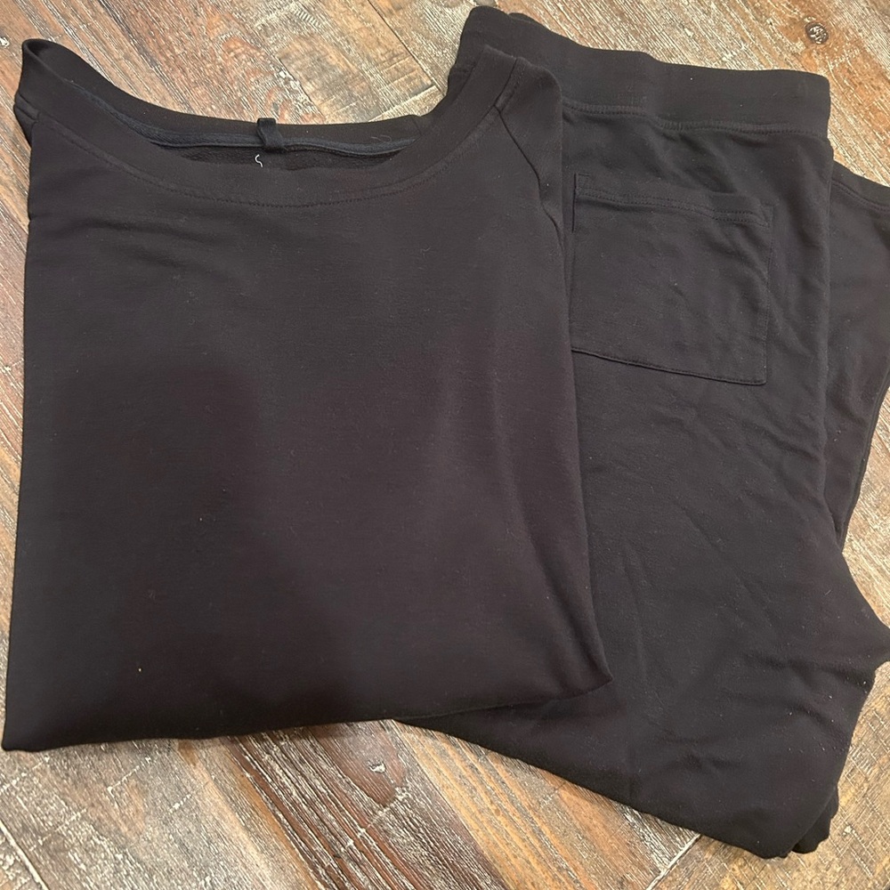 Lou & Grey Black Lounge Set